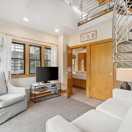 Brighton Carriage House Villa